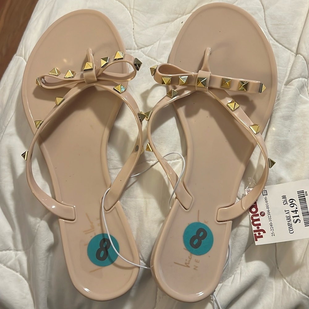 NWT Nicole Miller taupe color, jelly bow flip flips- size 8